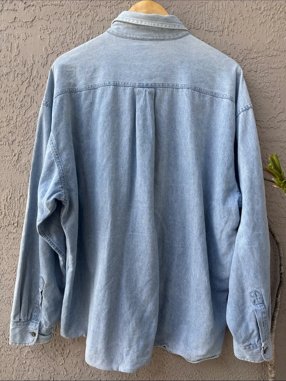 J.Crew Men's Light Blue Denim Button-Up Chaket